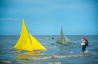 Puluhan Miniatur Perahu Warna-warni Berlayar di Pantai Lapin Bengkalis
