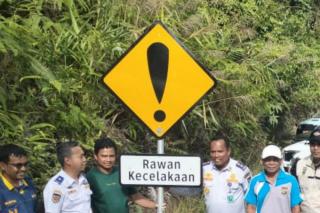 Rawan Kecelakaan! Dishub Riau Pasang Rambu Peringatan di Desa Muara Selaya Kampar