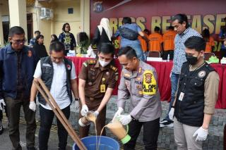 Sabu 4 Kilogram Milik Calon Pengantin Diblender dan Dibuang ke Selokan