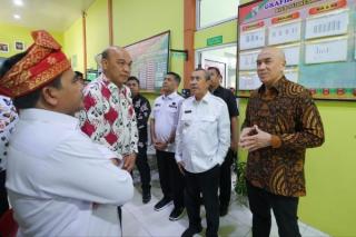 Bersama Menkes, Gubri Kunjungi Puskesmas Berkilau Pangkalan Kerinci