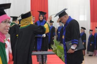 Rektor Pimpin 2.400 Wisudawan Unri, Ini Pesannya