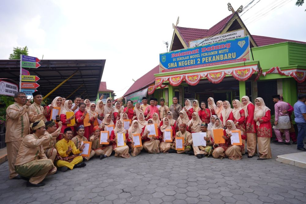 Serahkan SK PPPK Guru, Gubernur Riau Minta Tingkatkan Kualitas Peserta Didik