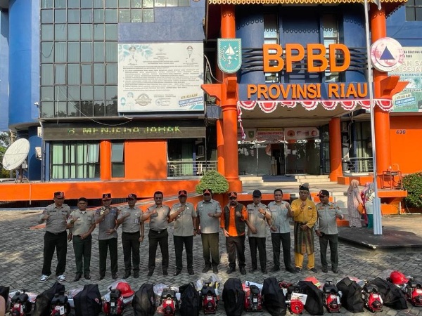Pemprov Riau Salurkan Bantuan Peralatan Pemadaman Karhutla untuk 12 Kabupaten kota