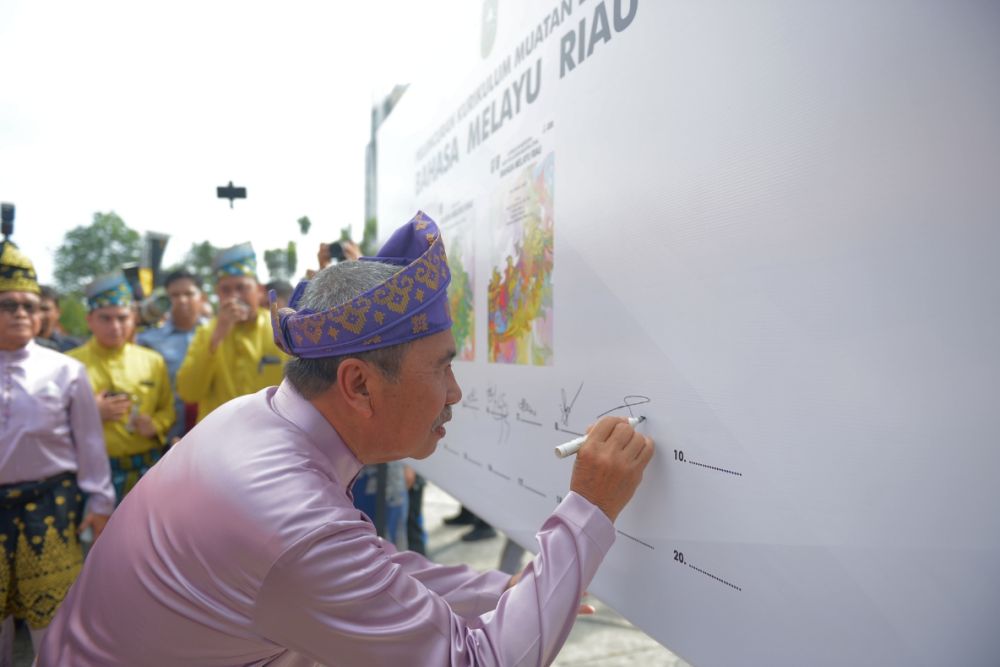 Gubernur Riau Meresmikan Mata Kuliah Budaya Melayu di Perguruan Tinggi