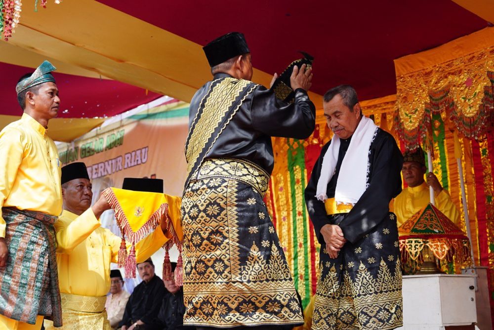 Masyarakat Adat Pujud Beri Gelar Gubernur Syamsuar Datuk Seri Alamsyah