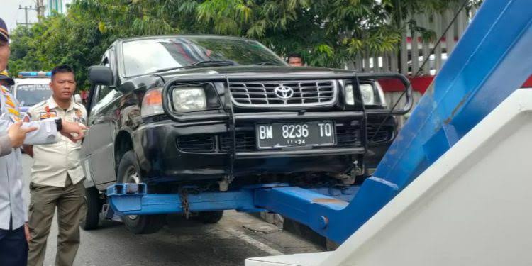 Dishub Pekanbaru Siapkan Aturan Derek Kendaraan Parkir Sembarangan
