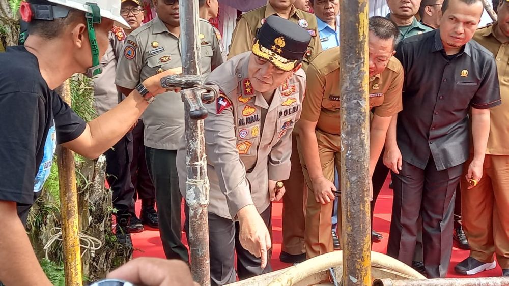 Warga Muara Fajar Pekanbaru Semringah Dapat Bantuan Sumur Bor dan Pompa Air