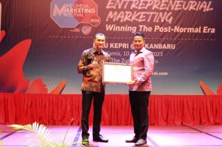 Disdukcapil Kota Pekanbaru Raih Penghargaan dari MarkPlus Inc