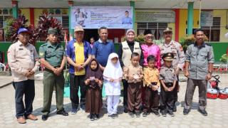 Irama Desa di Kecamatan Peranap Bupati Indragiri Bagikan KIA Ke Anak PAUD dan TK