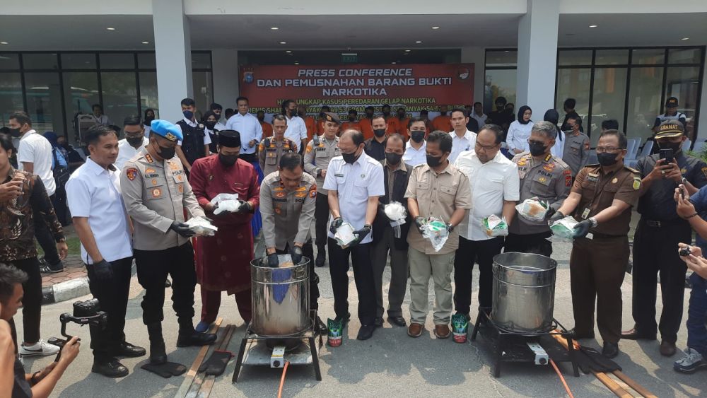 Polda Riau Musnahkan Tiga Jenis Narkoba