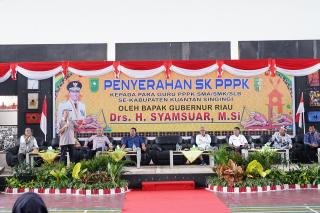 Serahkan SK PPPK di Kuansing, Gubernur Syamsuar Harap Guru Lebih Semangat Mengajar