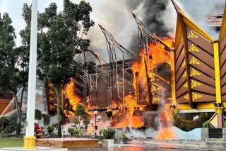 Pemko Pekanbaru Segera Bongkar Eks Gedung MPP yang Terbakar
