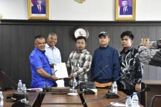 Pertanyakan Kabel Jaringan Semrawut di Kota Pekanbaru, Mahasiswa Datangi Gedung DPRD