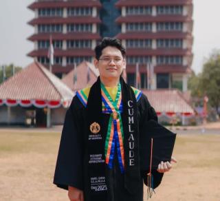 Lulus Dari UI, Mahasiswa Peraih Beasiswa Pemprov Riau Sandang Predikat Cumlaude