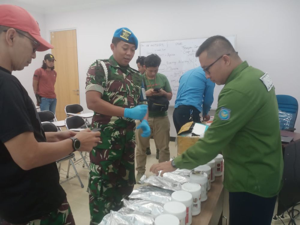 Dikemas Dalam Paket Kosmetik, Petugas Bandara SSK Pekanbaru Amankan Paket Sabu