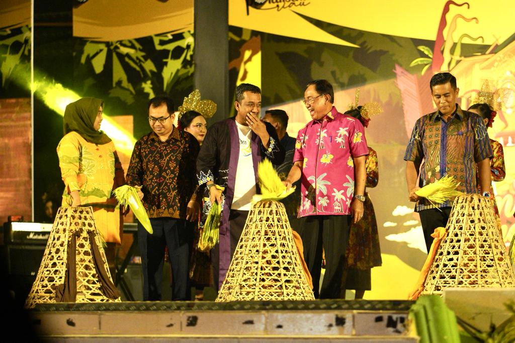 Bupati Wardan Buka Festival Ekonomi Kreatif, Ini Harapannya