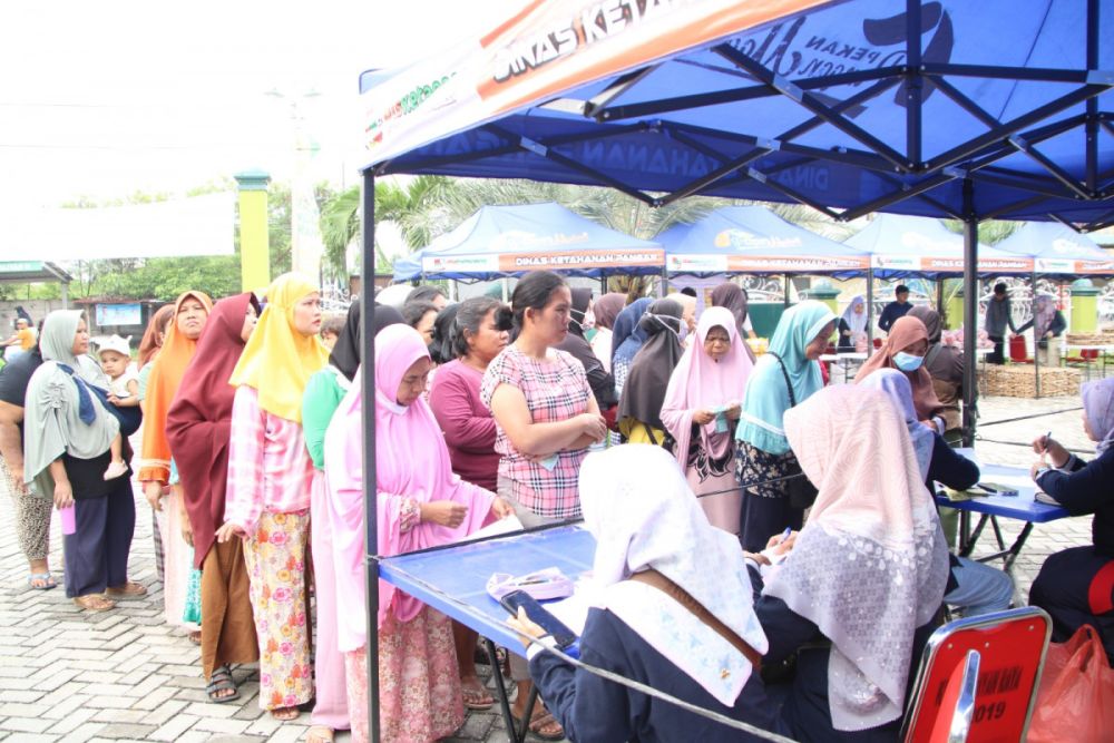 6 Ton Beras dan Sembako Lainnya Ludes Diserbu Warga Pekanbaru 