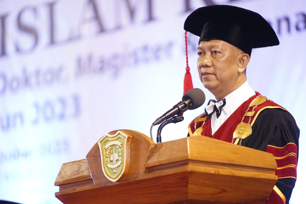 Wisuda Periode III 2023, Ini yang Disampaikan Rektor UIR