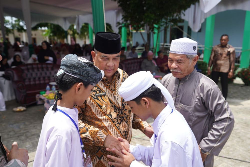 Wagubri Resmikan Ponpes Badrul Islam dan Rumah Suluk Abdul Qadir di Rumbai