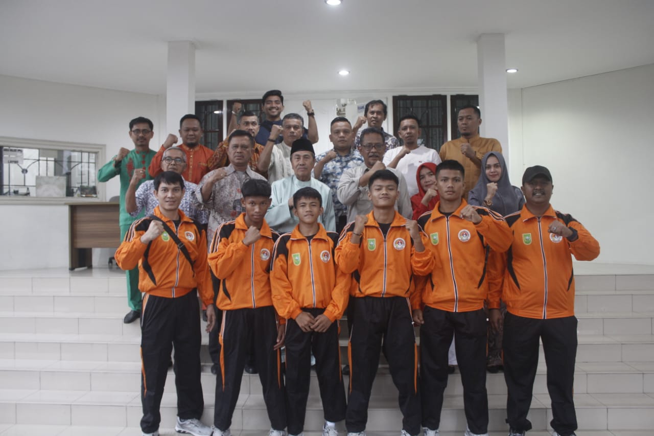 Targetkan Juara, Syamsuar Lepas Kontingen FMMAPAI Riau ke IMAG I di Bogor 