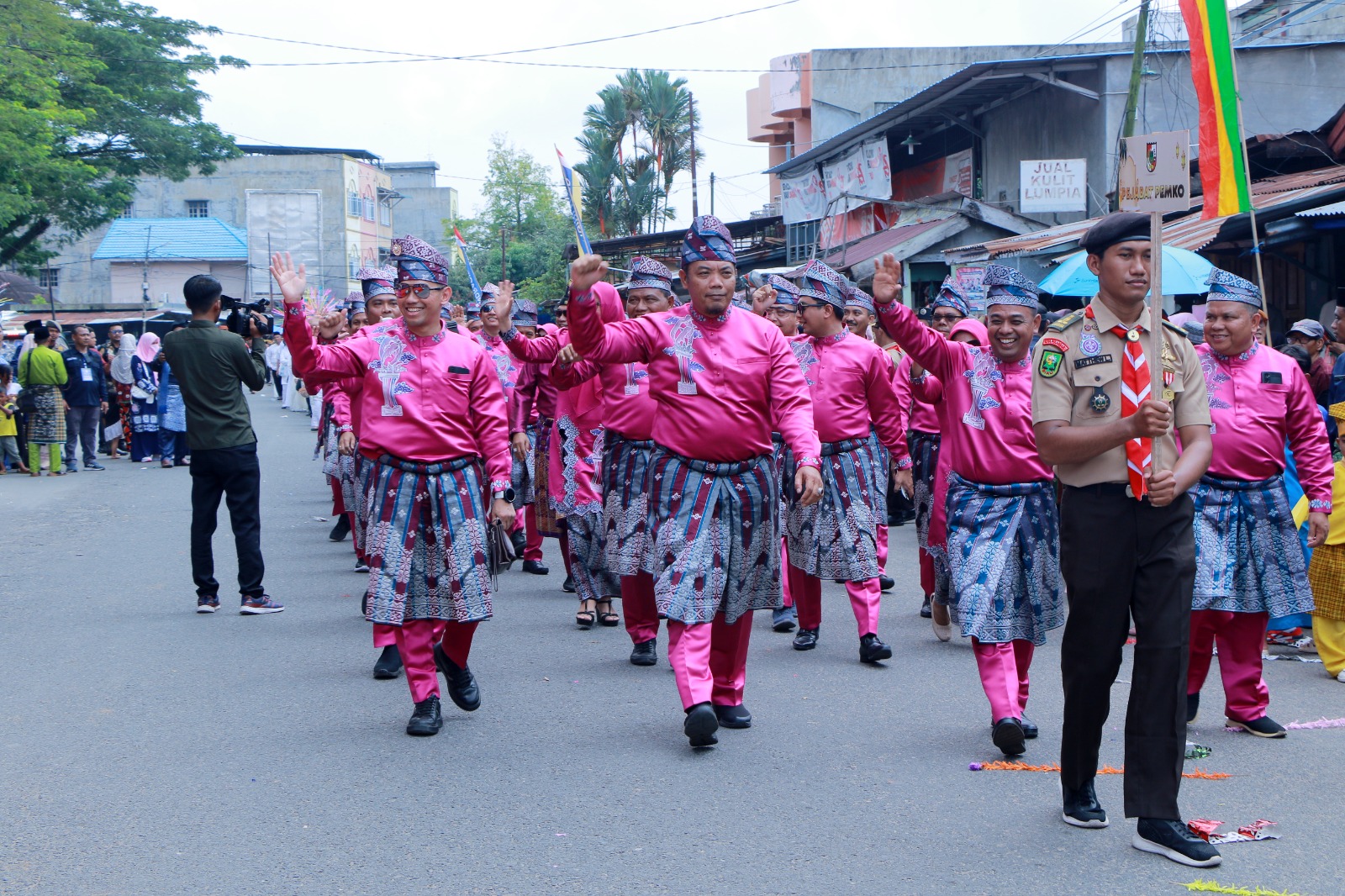 Pemko Pekanbaru Ikut Meriahkan Pawai Taaruf MTQ Riau ke-41 di Rengat