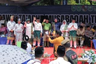 Plt Bupati Asmar Hadiri Pelepasan Pawai Taaruf MTQ Provinsi Riau di Rengat