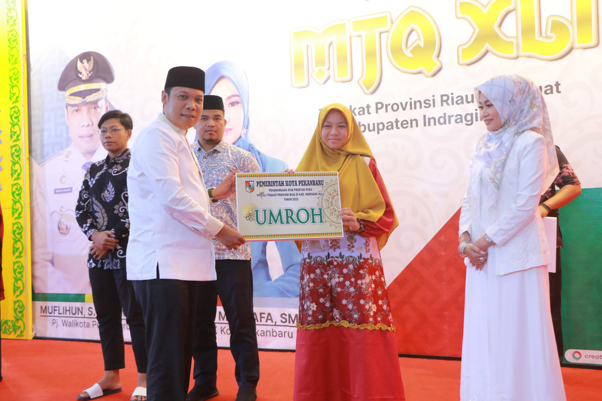Pemko Pekanbaru Berangkatkan Umrah 2 Juara di MTQ Riau