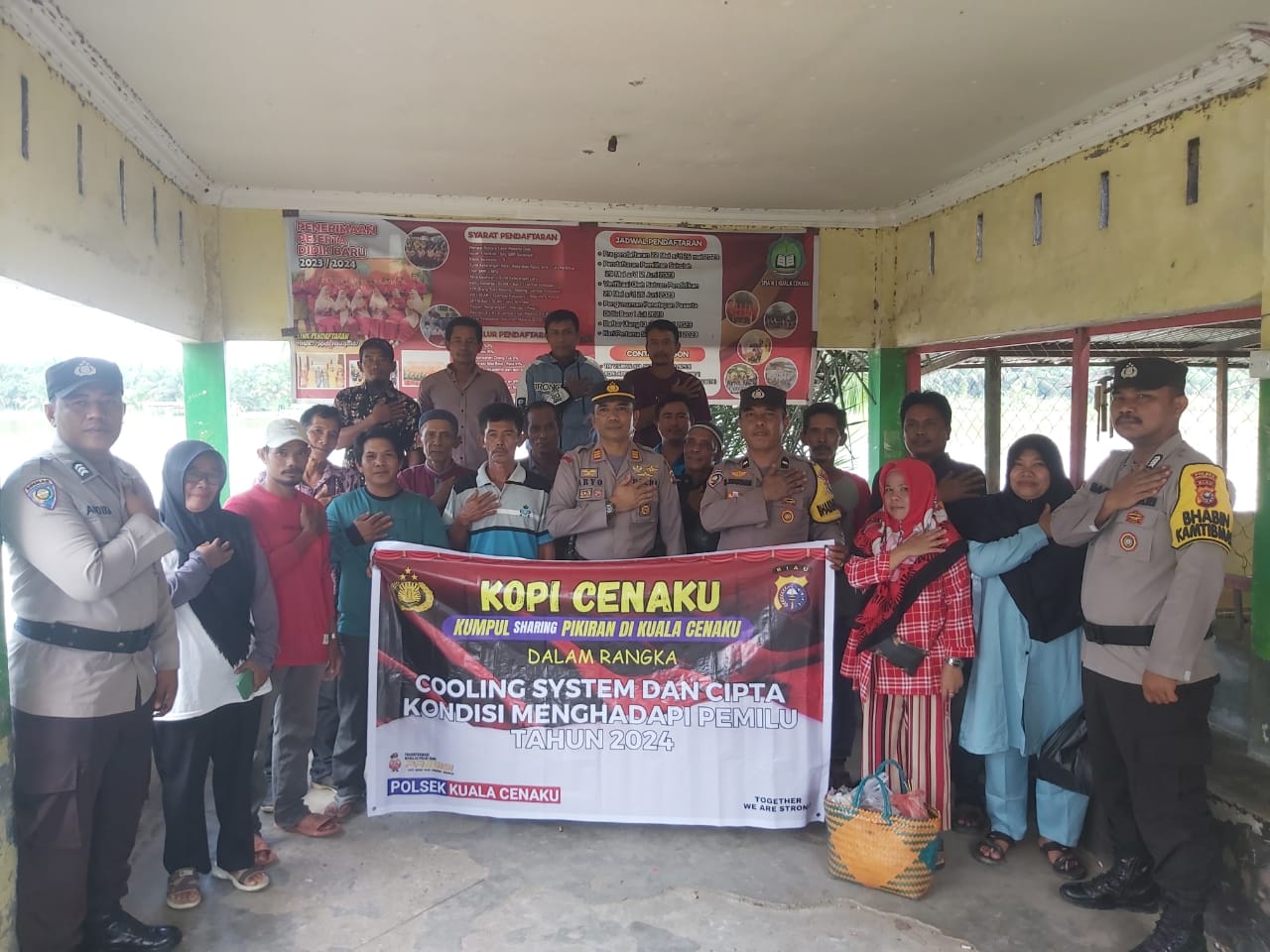 Polsek Kuala Cenaku Sampaikan Pesan Pemilu Damai Dari Tepian Sungai Indragiri