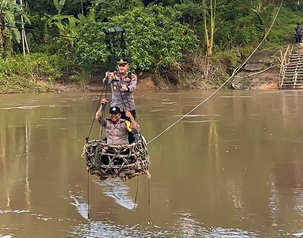 Polisi di Rohul Riau Pakai 