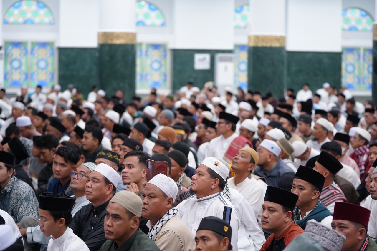 Muhasabah Akhir Tahun Bersama UAS, Ribuan Warga Riau Padati Masjid Raya Annur