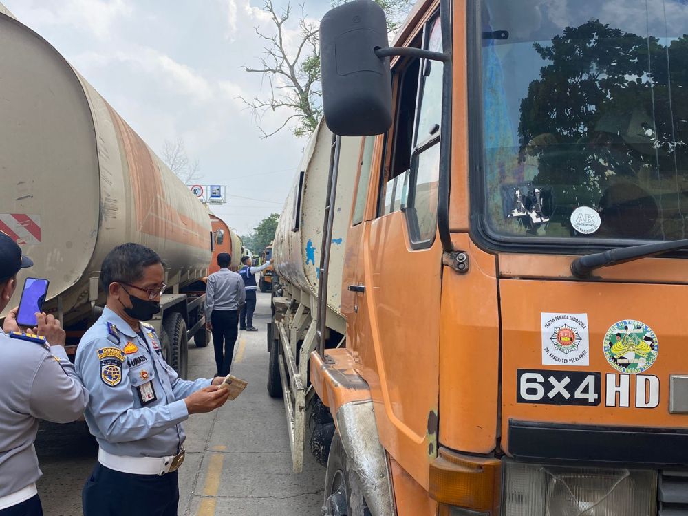 Truk Tonase Besar Dilarang Beroperasi H-3 Nataru