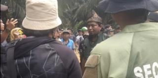 Ratusan Warga Yarsis Bentrok dengan Puluhan Pekerja PT.SS Inhu