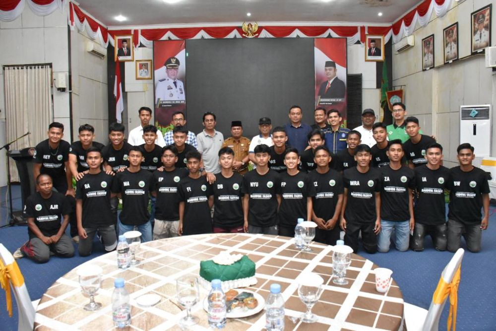 Pemkab Kampar Lepas Tim PSBS Bangkinang yang Akan Wakili Provinsi Riau U-17 di Jawa Timur