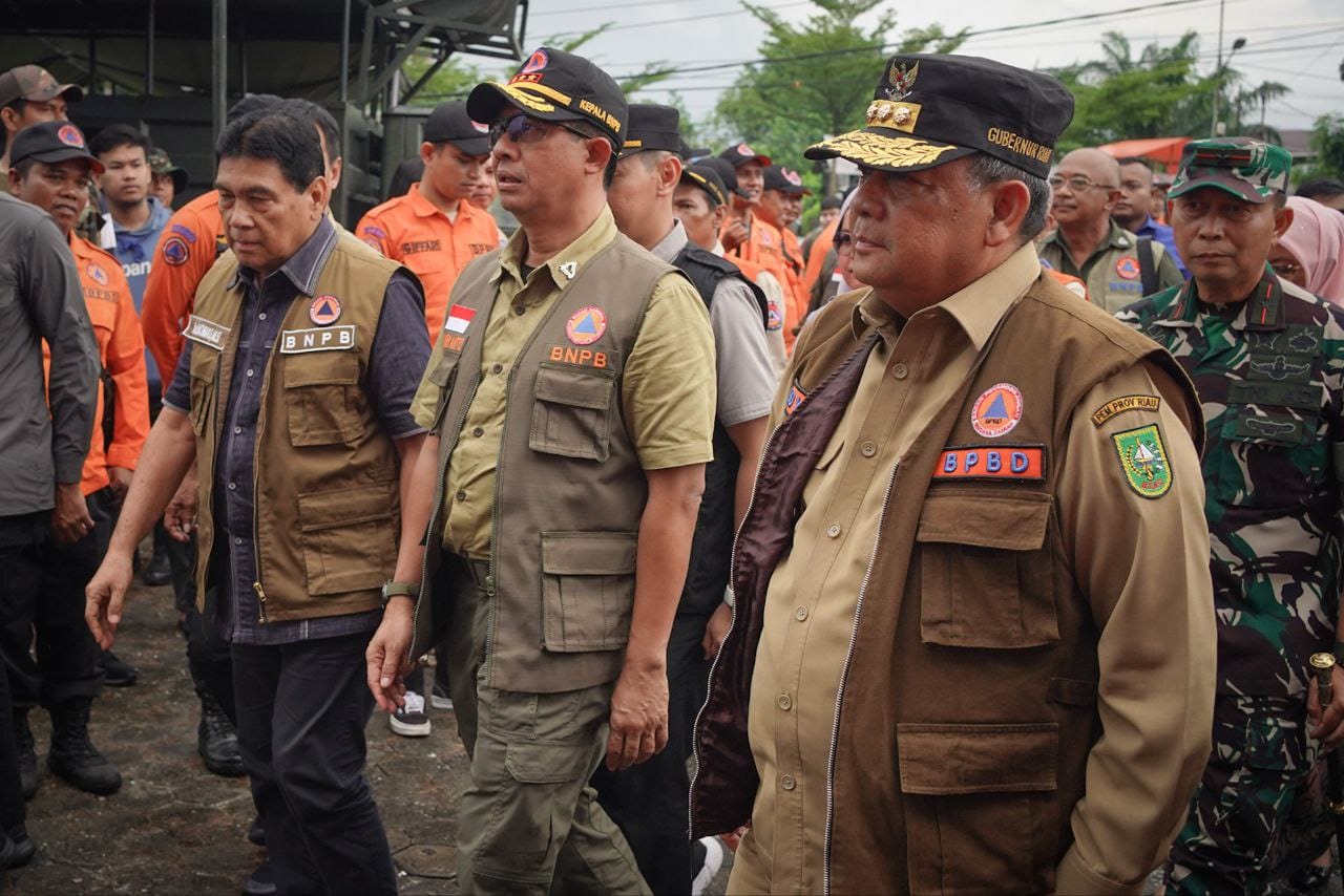 Gubernur Riau Edy Nasution Dampingi Kepala BNPB Tinjau Posko Banjir di Pekanbaru