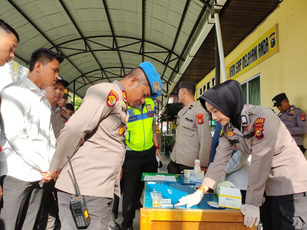 Jelang Pemilu 2024, Polres Kampar Tes Urine Seluruh Personel