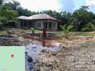 Air Surut, Warga Terdampak Banjir di Kecamatan Sungai Mandau Mulai Bersih-bersih Rumah