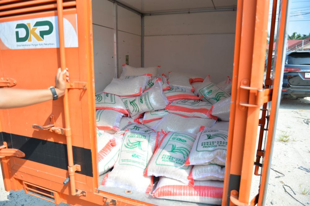 Warga Meranti Pandak Terdampak Banjir, Pemerintah Salurkan 350 Paket Sembako
