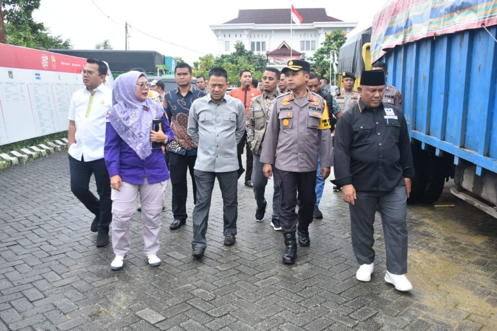 Pj Bupati Kampar Resmi Lepas Distribusi Logistik Pemilu Tahun 2024