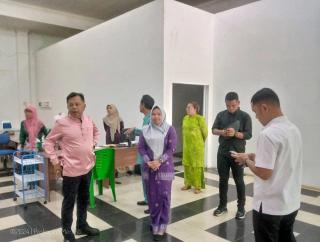 Tinjau RSUD Meranti, Plt Bupati Asmar Minta Penambahan Kursi di Ruang Tunggu
