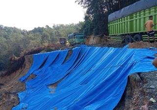 BPJN Riau Lakukan Penangangan Darurat Jalan Longsor di Kuansing