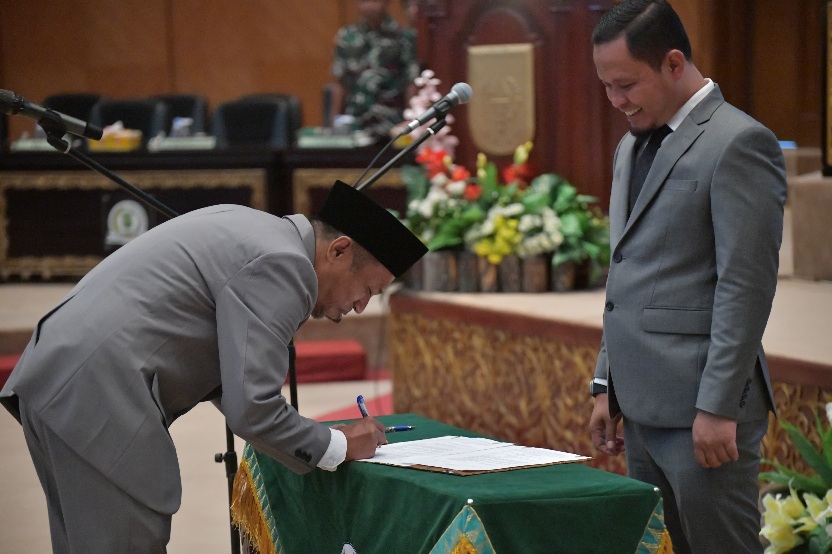 Kartika Roni Sah Menjadi Anggota DPRD Riau
