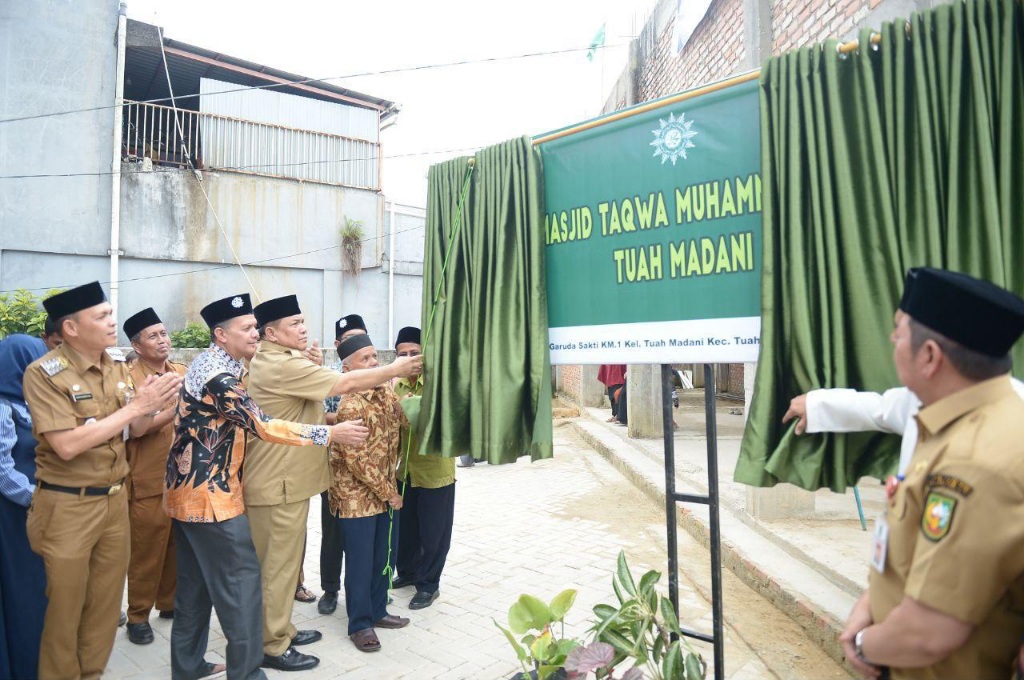 Resmikan Masjid Taqwa Muhammadiyah Tuah Madani, Pj Gubri SF Haryanto Janji Pembangunan Sampai Selesai�