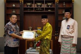 Patuh Penyelenggara Pelayanan Publik, 5 OPD Riau Terima Penghargaan