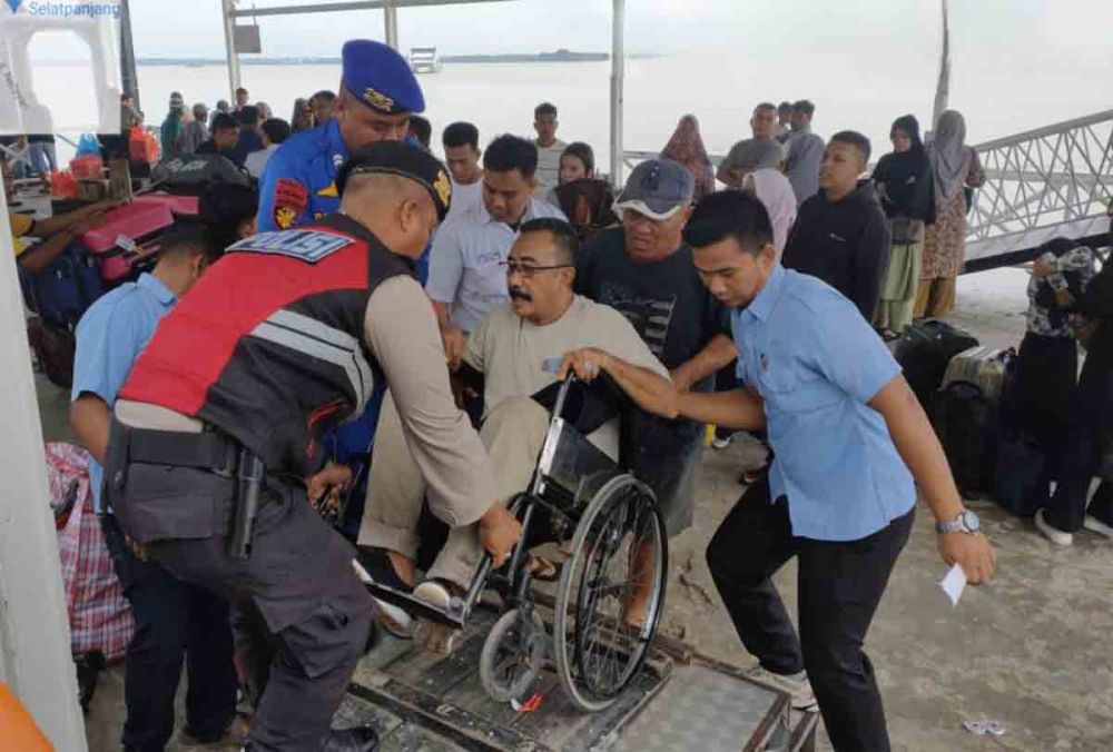 Arus Balik di Pelabuhan Tanjung Harapan Selatpanjang Padat