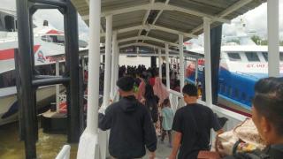 Penumpang di Pelabuhan Tanjung Harapan Selatpanjang Membludak