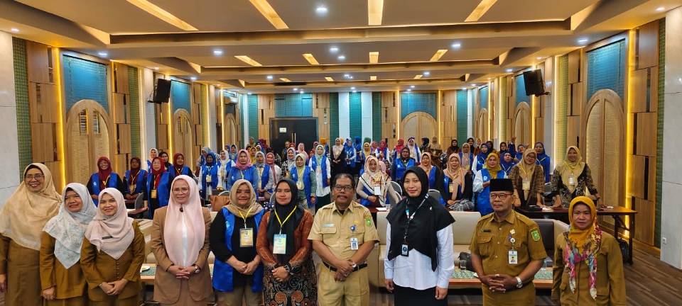 Tingkatkan Kapasitas Kader, Ade Hartati Kumpulkan Kader Posyandu se-Pekanbaru