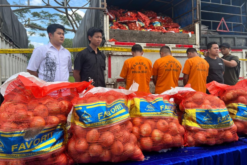 Polda Riau Gagalkan Penyelundupan Bawang Bombay Tujuan Jakarta Timur