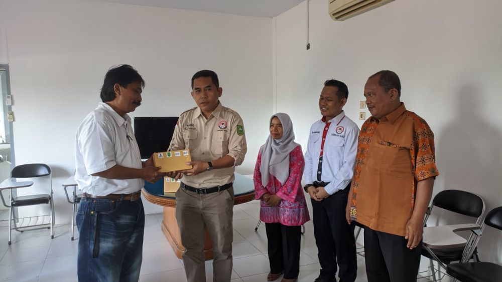 Kick Off Radio Academy, KPID Riau dan Lembaga Penyiaran Radio Bagikan Perangkat Radio Monitor