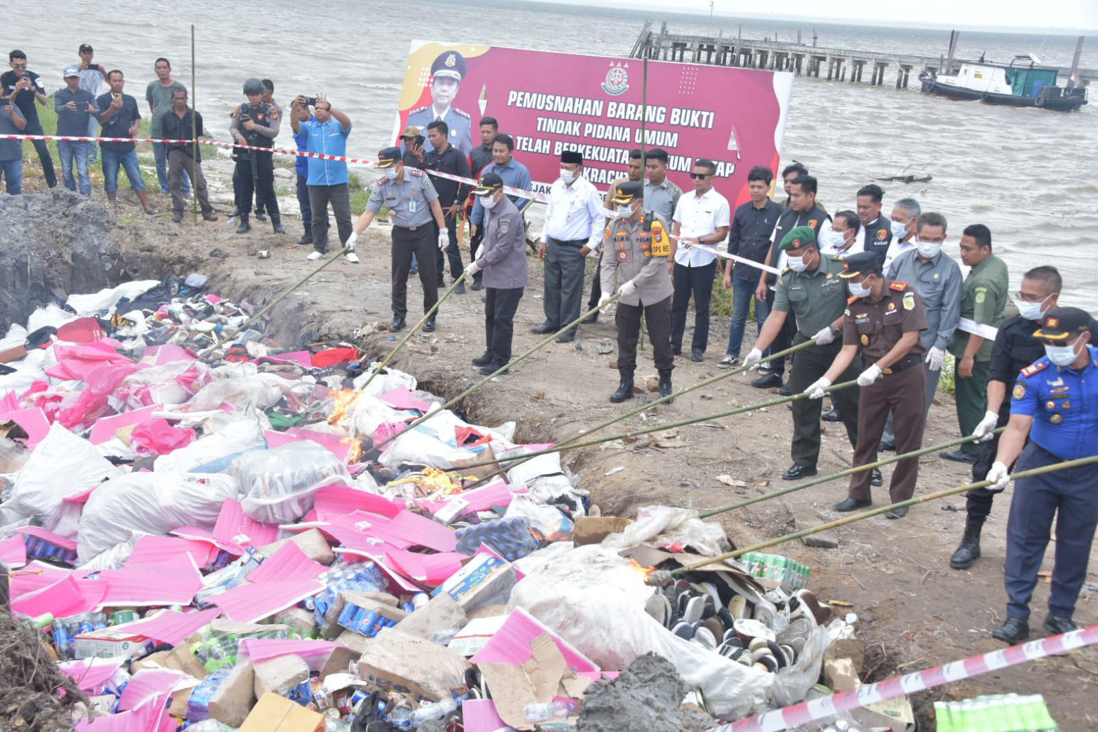Wakil Bupati Apresiasi Kinerja Kejari Bengkalis Atas Pemusnahan 113 Barang Bukti