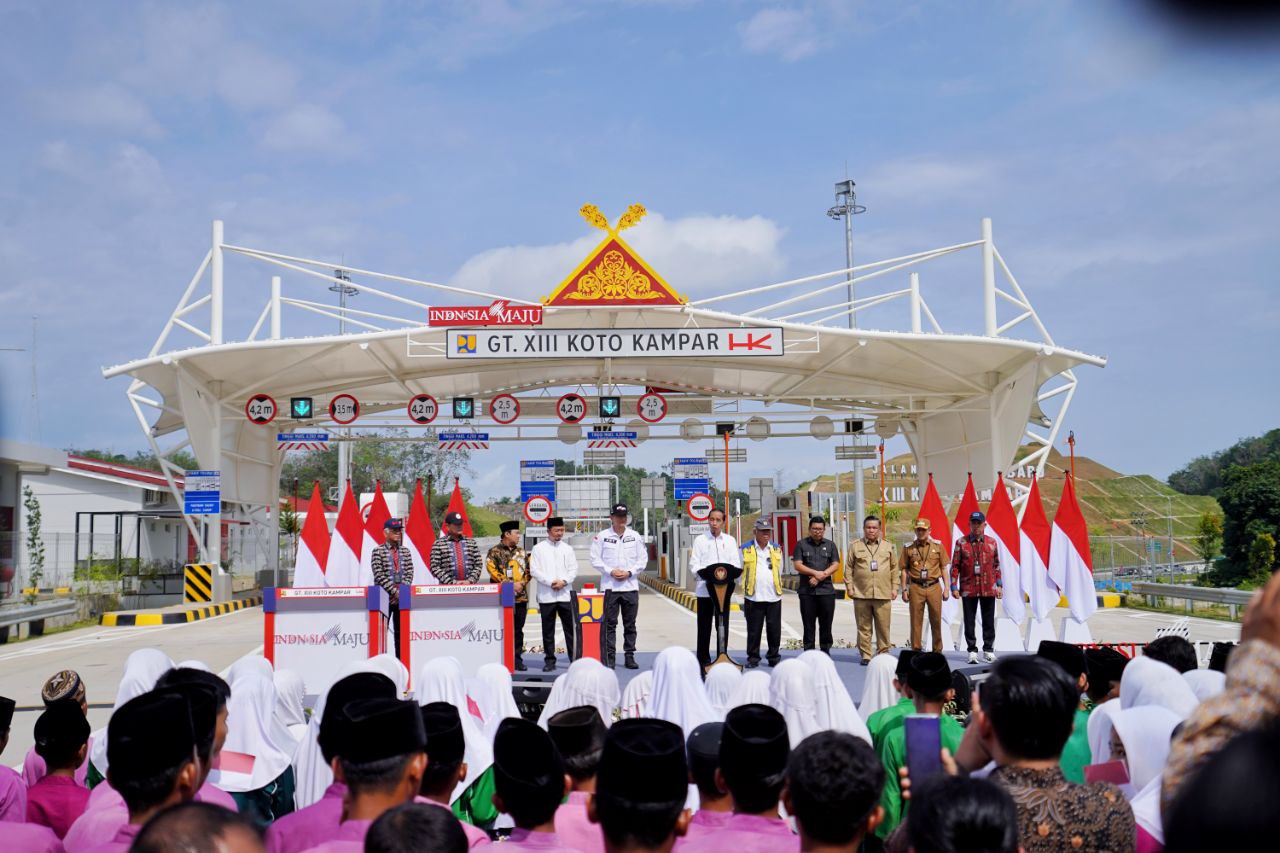 Presiden Jokowi Resmikan Tol Bangkinang - XIII Koto Kampar